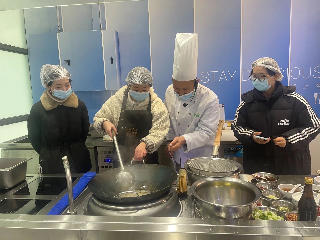 趣在美食 . 共享厨房_千亿国际丨食堂团餐丨食堂承包丨学校食堂承包丨重庆食堂承包丨